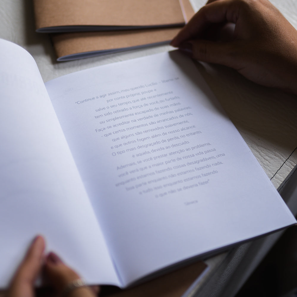 Caderno Bússola: 48 Perguntas Para Organização Mental - Capa Kraft, Costurado